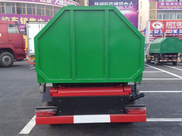 福田驭菱2.5方小型挂桶垃圾车